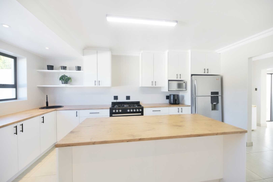 9 Bedroom Property for Sale in Westcliff Western Cape